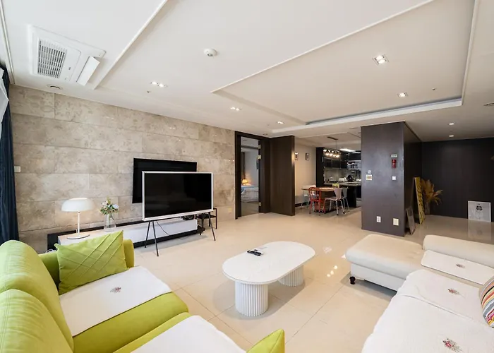 Apartment 2400sqft On The 1sec For Big Family